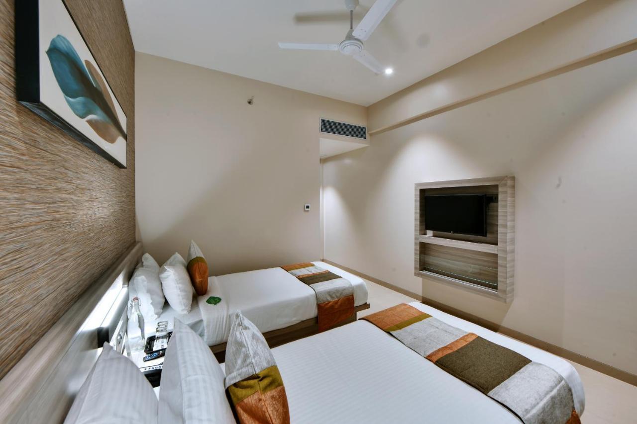 Click Hotel Pithampur Mhow Exterior foto